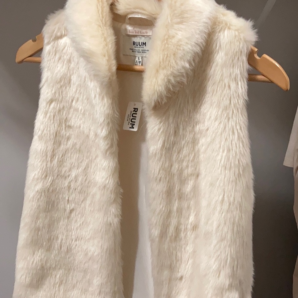 RUUM Girls Size 7/8 Faux Fur Cream Color Vest